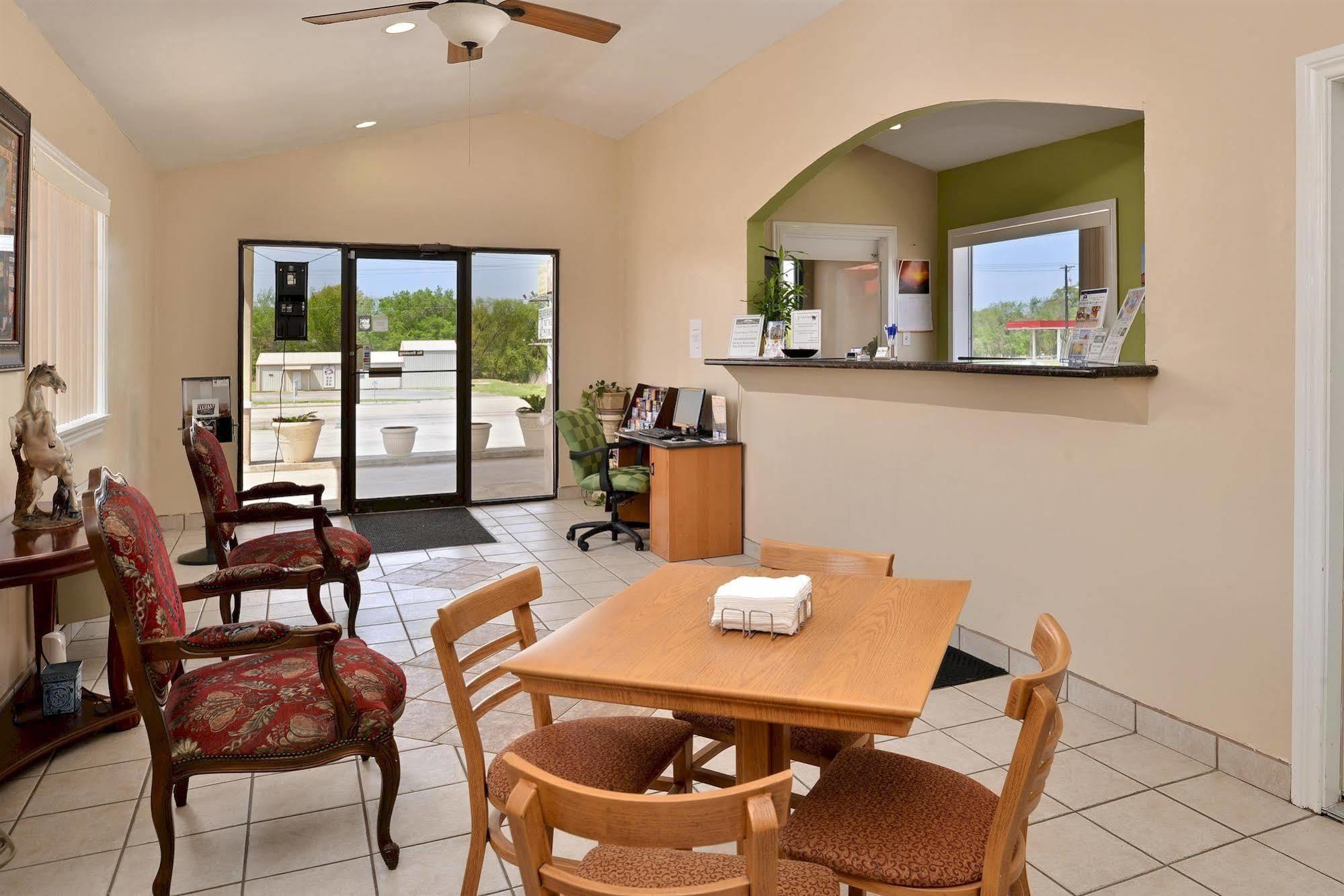 Red Roof Inn Buffalo, Tx Εξωτερικό φωτογραφία