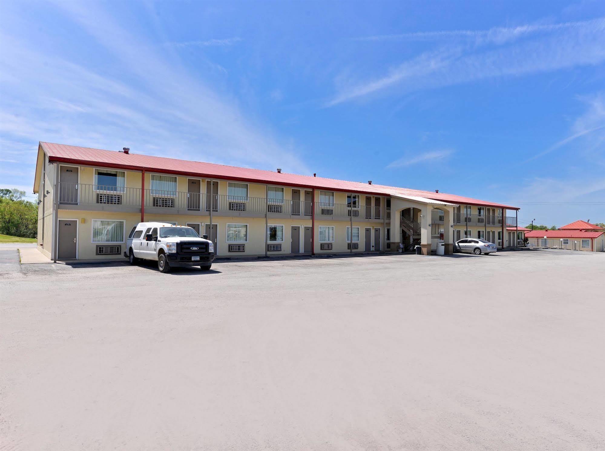 Red Roof Inn Buffalo, Tx Εξωτερικό φωτογραφία